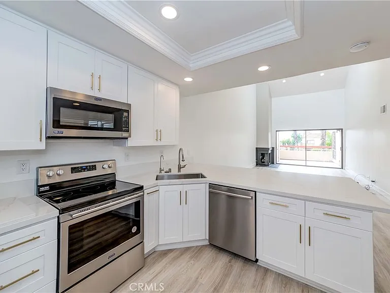 941 W Carson St #306 — Photo 10