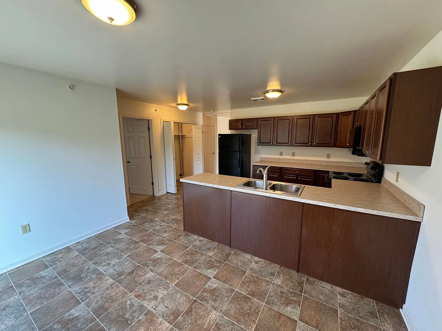 Semi Detached Townhome in New Freedom — Photo 4