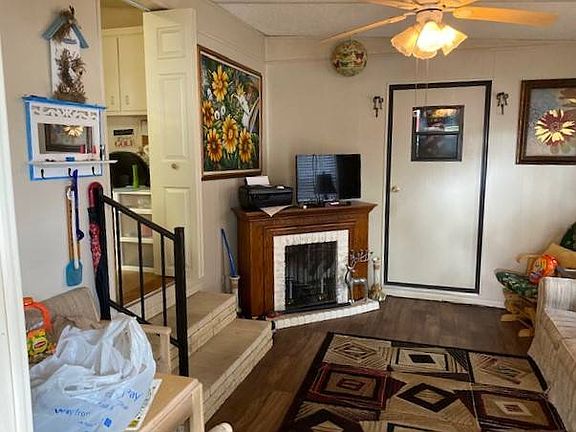 5th image of 1042 Cosmos Dr
