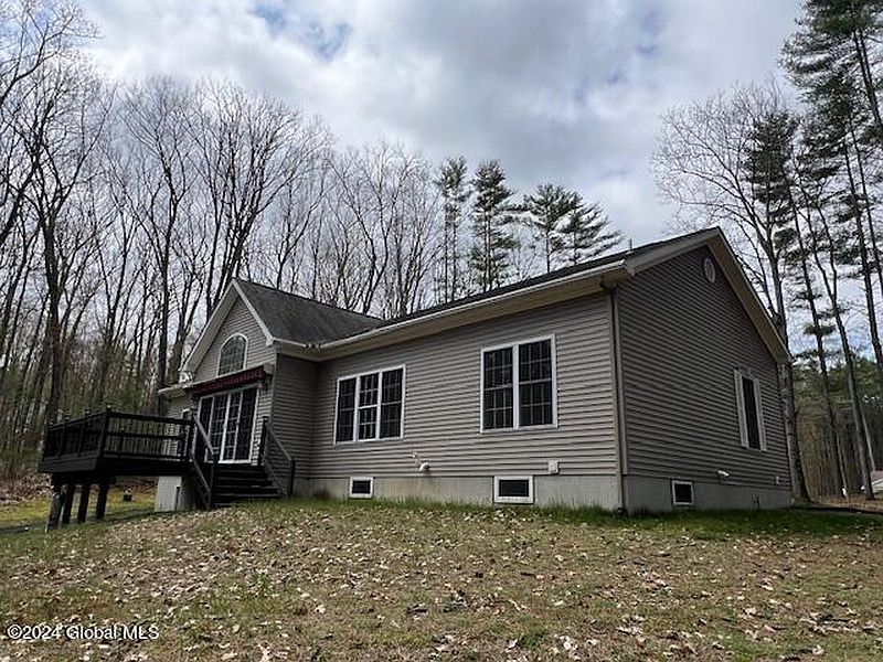 3rd image of 105 Woody Lane