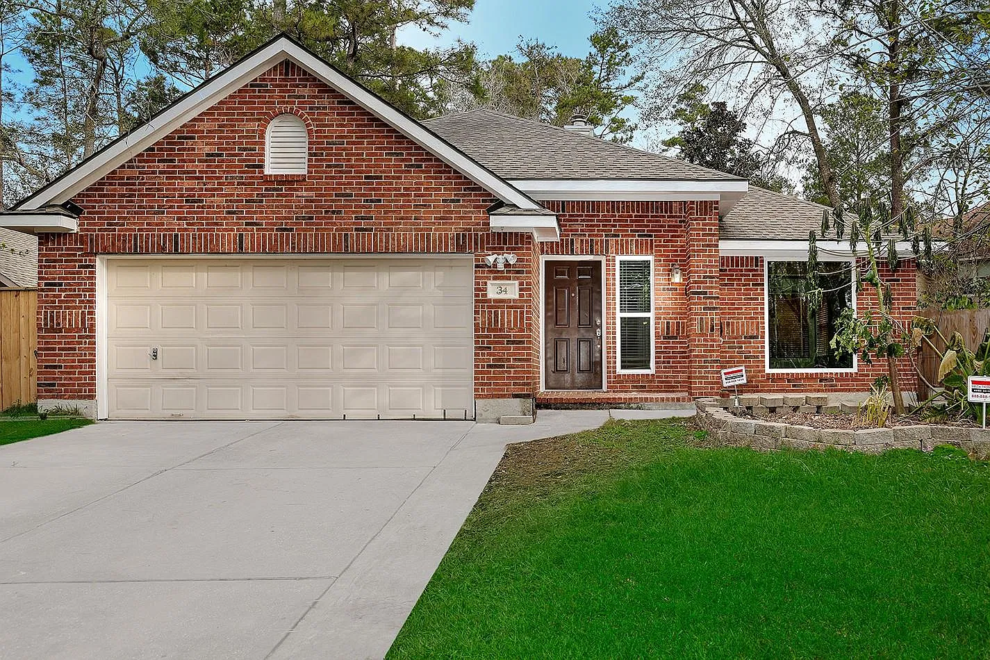 3 bed, 2.0 bath, 2052 sqft, $3,000 — Photo 1