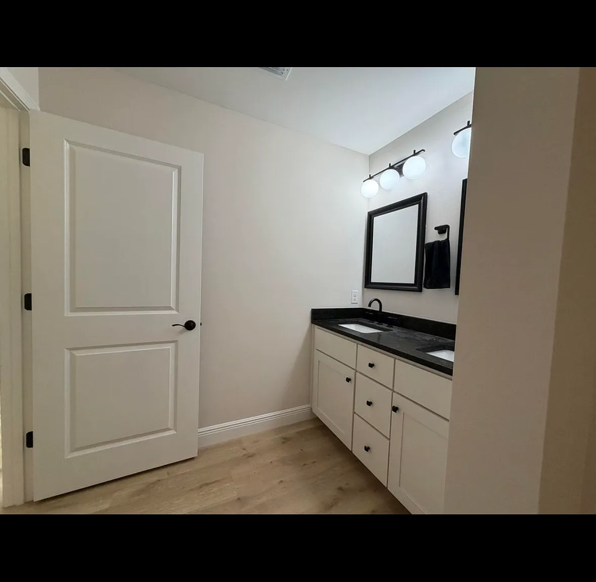 2 bed, 951 sqft, $1,950 — Photo 2