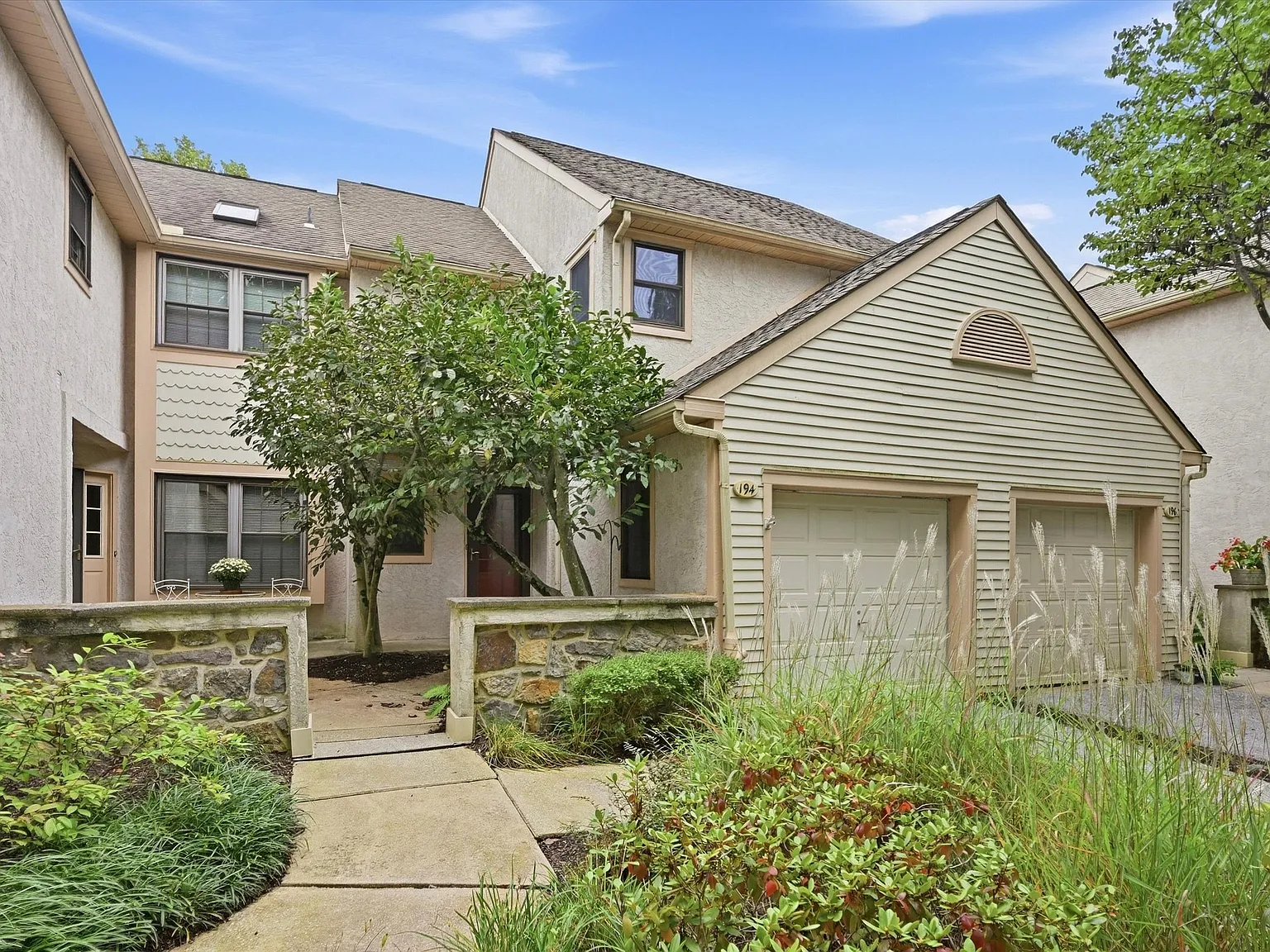2 bed, 2.5 bath, 1260 sqft, $2,700 — Photo 1