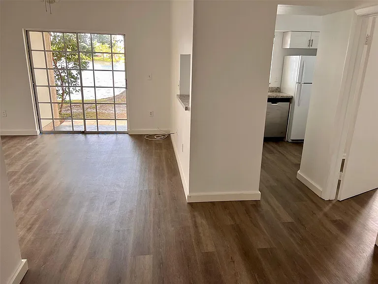 2121 NW 96th Ter #14M — Photo 1