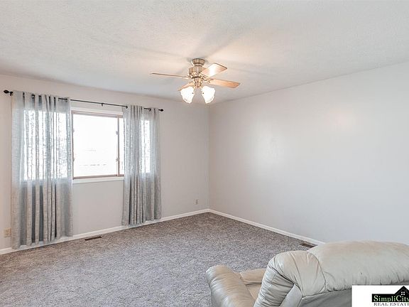 4th image of 5401 W Saint Paul Ave