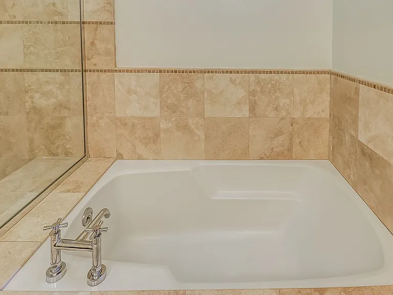 Axis 2300 Apartments — Photo 102