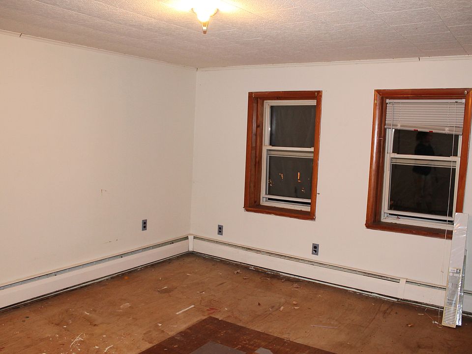 2nd image of 524 Hudson St