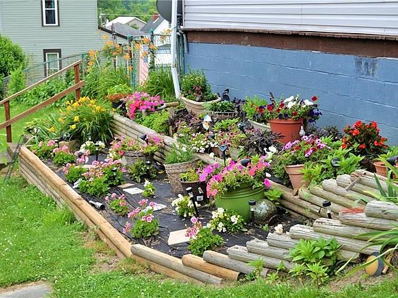 The flower beds are already in bloom for you.