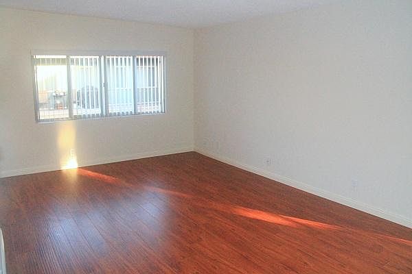 1st image of 812 Knob Hill Ave