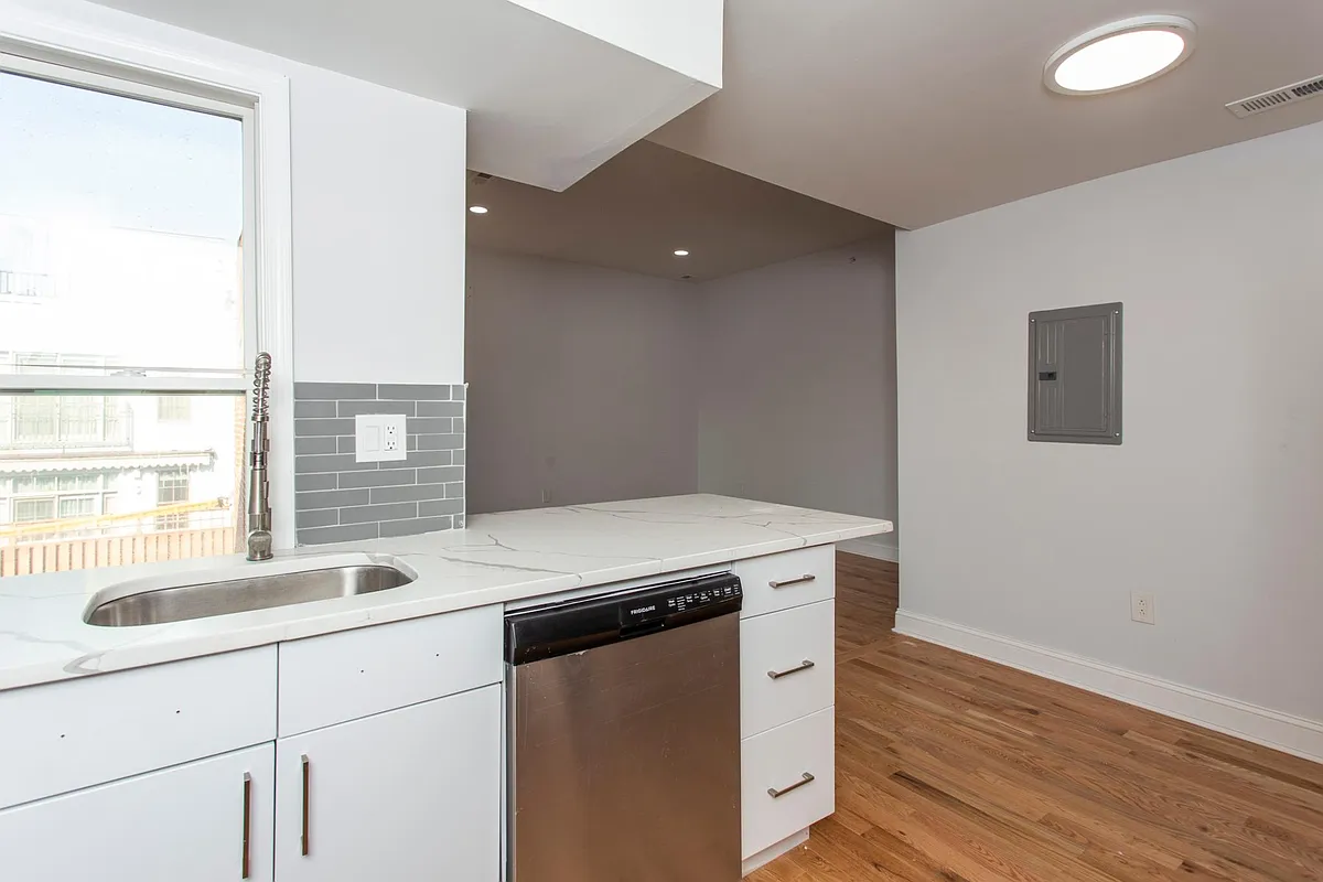 Building Photo - 1629 Wallace St #3R