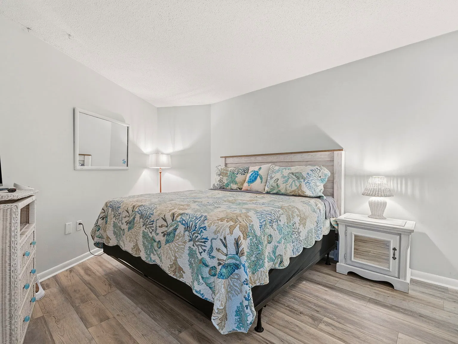 1210 N Waccamaw Dr — Photo 4