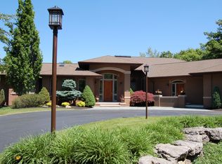 5121 Donnington Rd, Clarence, NY 14031