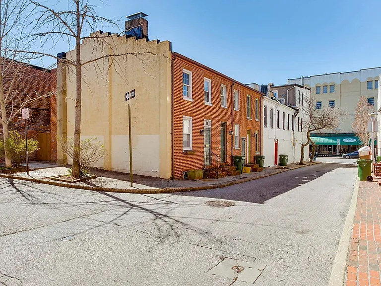 7 E Hamburg St — Photo 2
