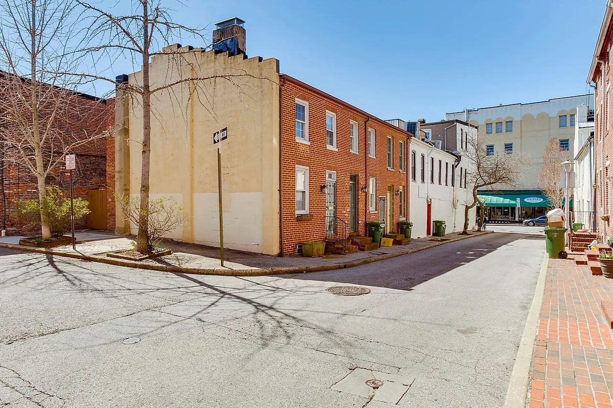 Building Photo - 7 E Hamburg St