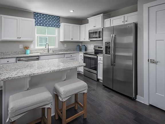 4th image of 6178 Omega Dr
