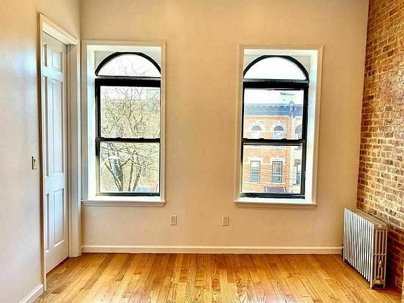 4th image of 425 Menahan St #3