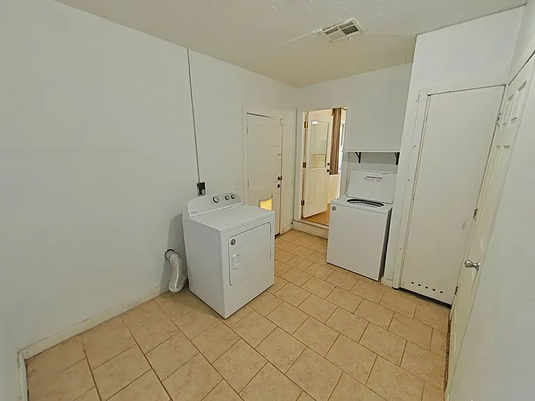 3808 SE Dorchester Dr — Photo 10