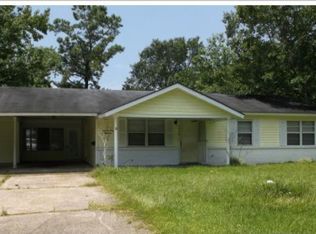 2918 Dantzler St, Moss Point, MS 39563