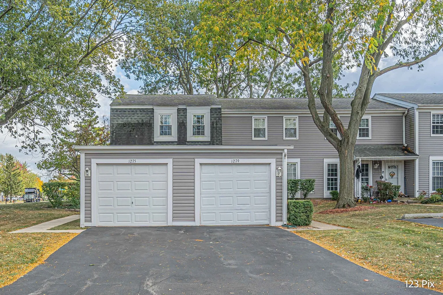 1275 Northampton Ln photo 1