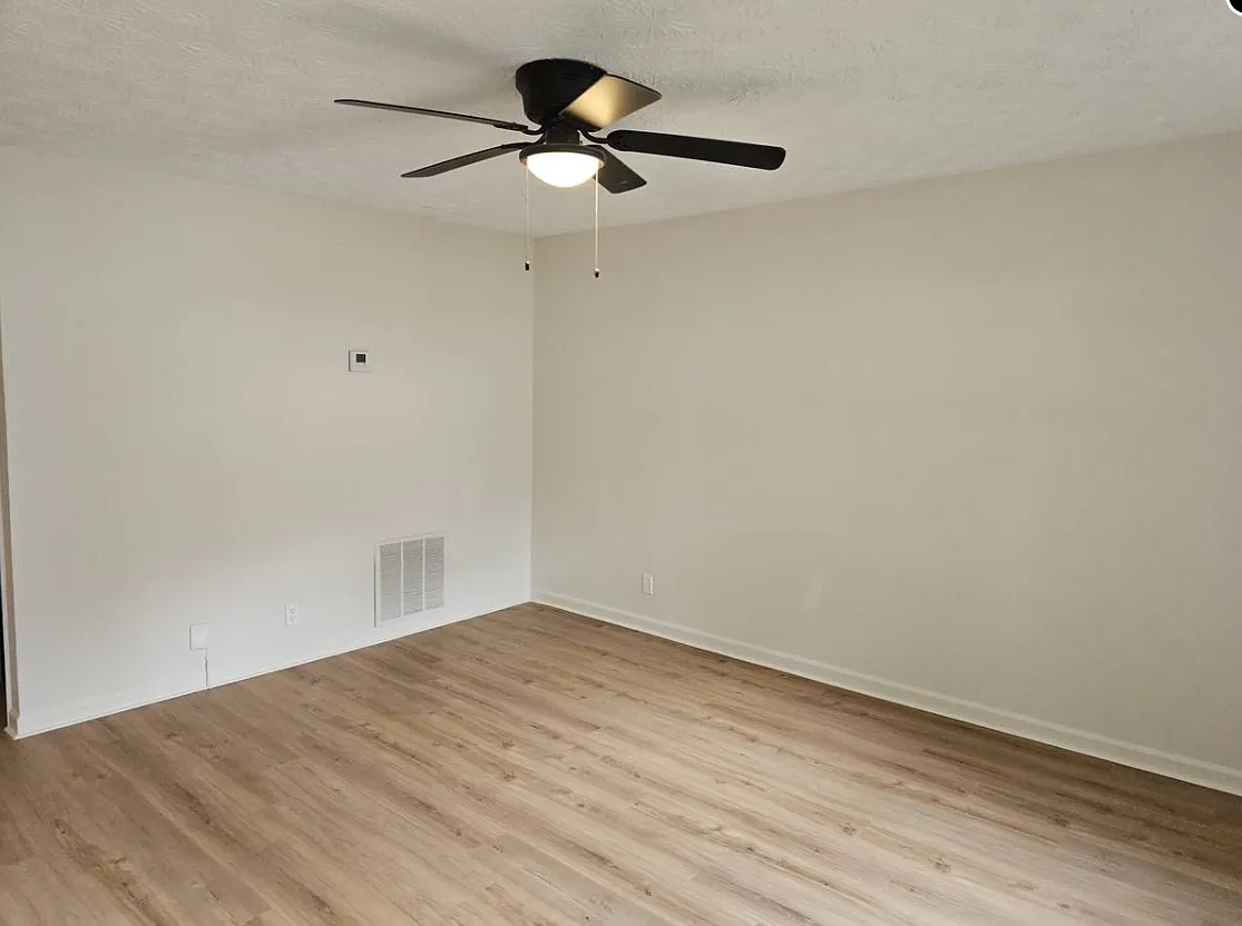 2 bed, 1.5 bath, 1139 sqft, $1,800 — Photo 2