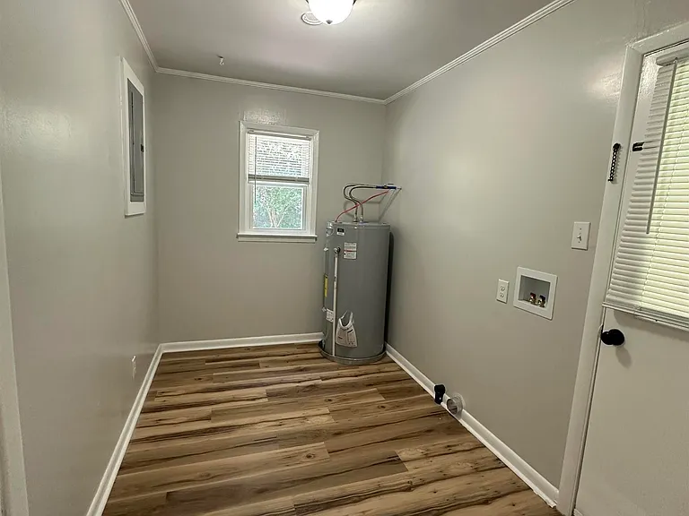 1021 Greenwood Dr — Photo 9