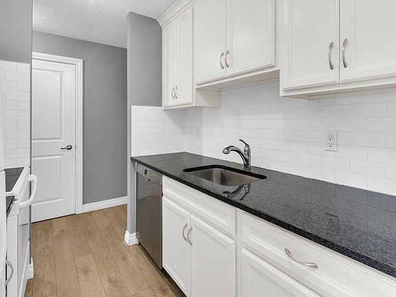 5th image of 1602 11th Ave SW #210