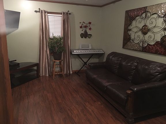 3rd image of 804 Mosswood Dr