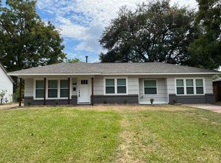 306 Wisteria St, Lake Jackson, TX 77566