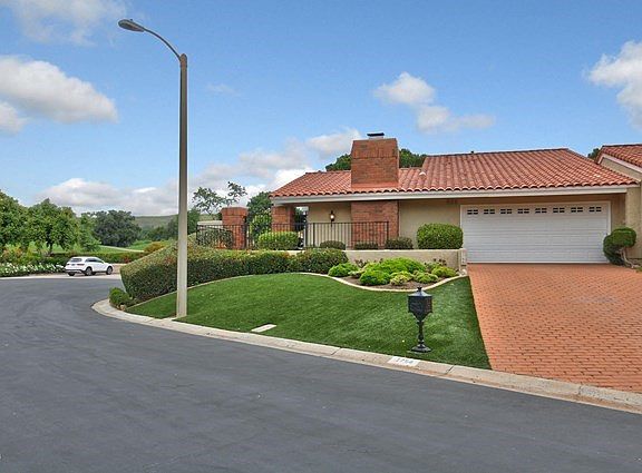 1764 Royal Saint George Drive-large-004-