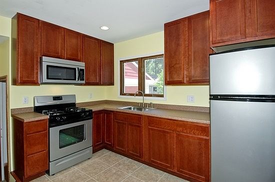 4th image of 1159 Hiawatha Dr