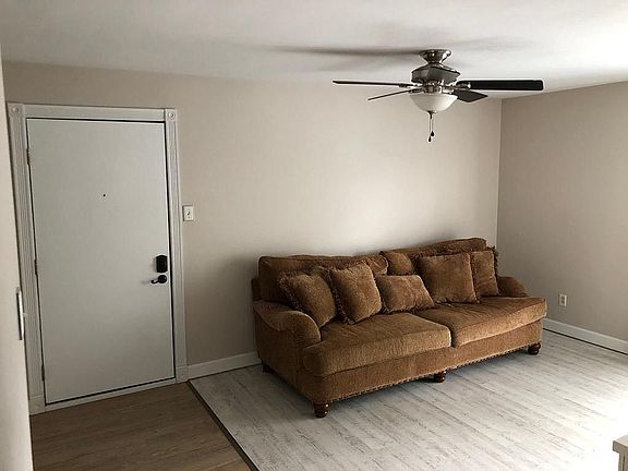 Entry / Living Room