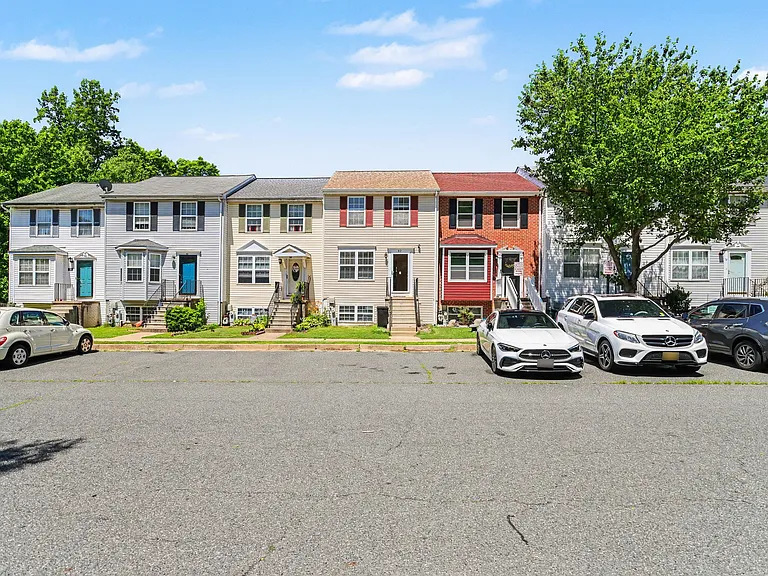 32 Tameron Pl — Photo 3