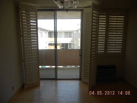 4th image of 525 N Sycamore Ave APT 415
