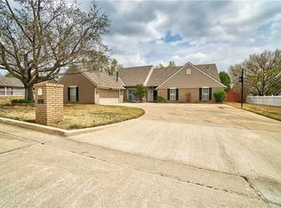 1709 Autumn Ln, Shawnee, OK 74804