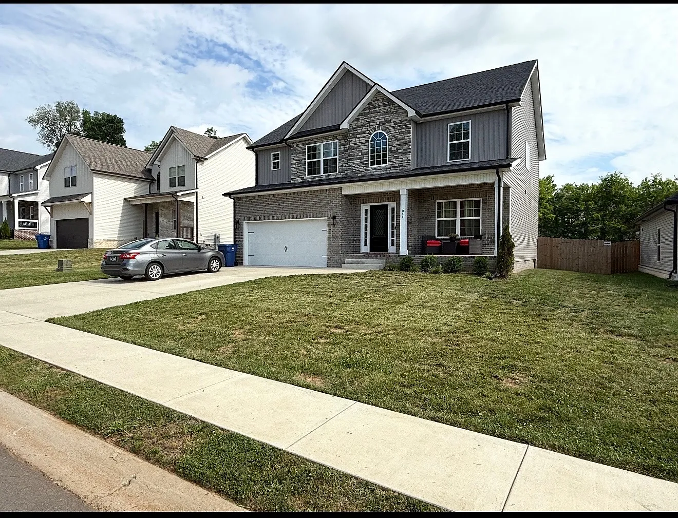 3 bed, 2.5 bath, 2200 sqft, $2,300 — Photo 2