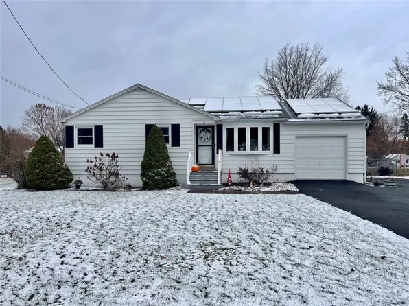 8 Standish Dr, Apalachin, NY 13732