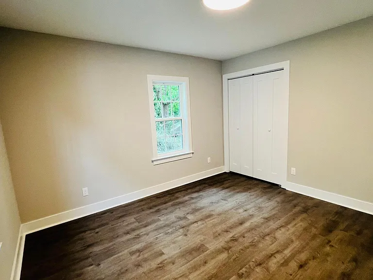 108 E Dewey St — Photo 35