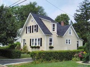 19 Howard St, Babylon, NY 11702