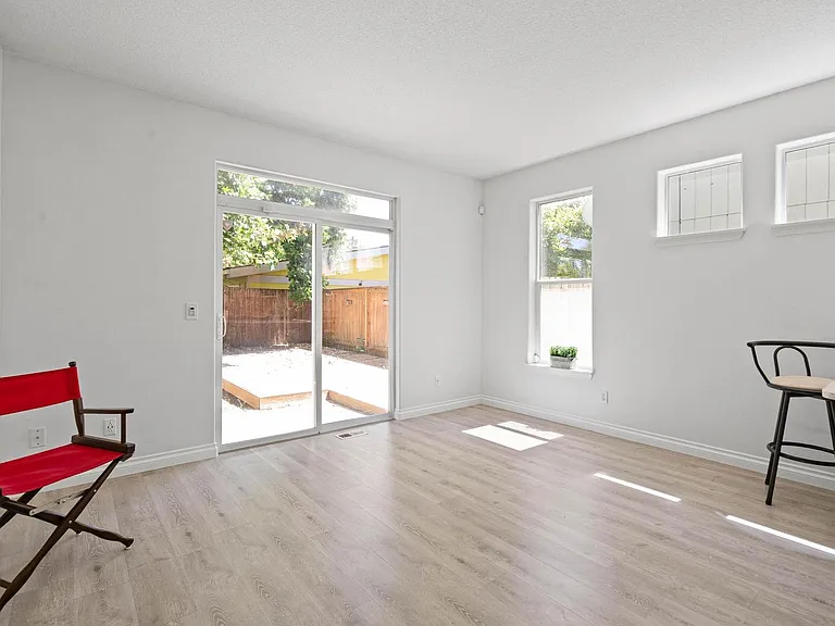8526 N Haven Ave — Photo 16