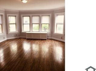 2552 E 76th St #3, Chicago, IL 60649