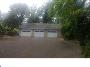 528 Kossuth St, Riverside, NJ 08075