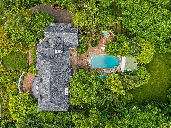 5th image of 80 Brookwood Dr