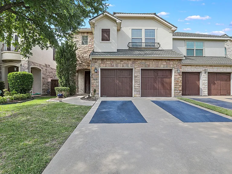 2561 Fountain Cv — Photo 1