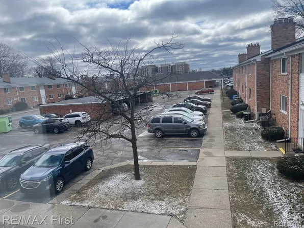 29268 Hoover Rd #268, Warren, MI 48093