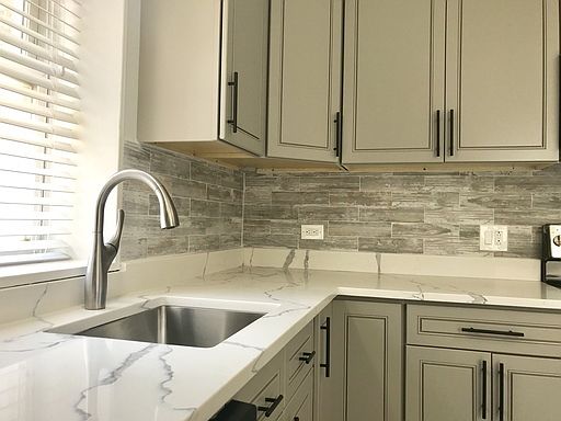 2nd image of 6120 N Kenmore Ave #2W