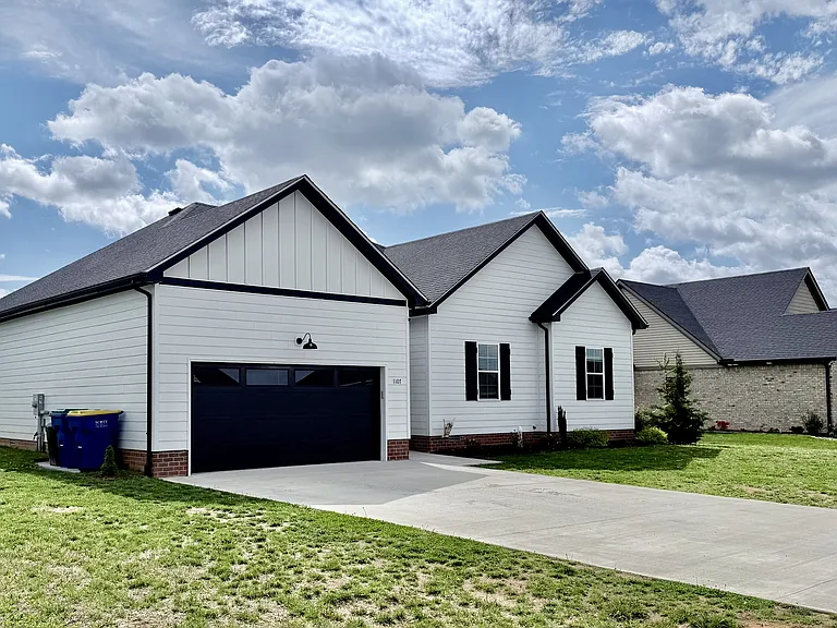 1107 Andover Dr — Photo 2