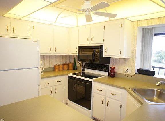 3rd image of 7410 Lake Breeze Dr APT 401