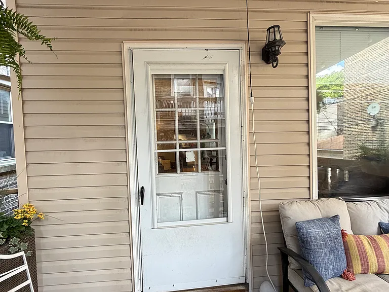 2844 N Whipple St #R2 — Photo 10