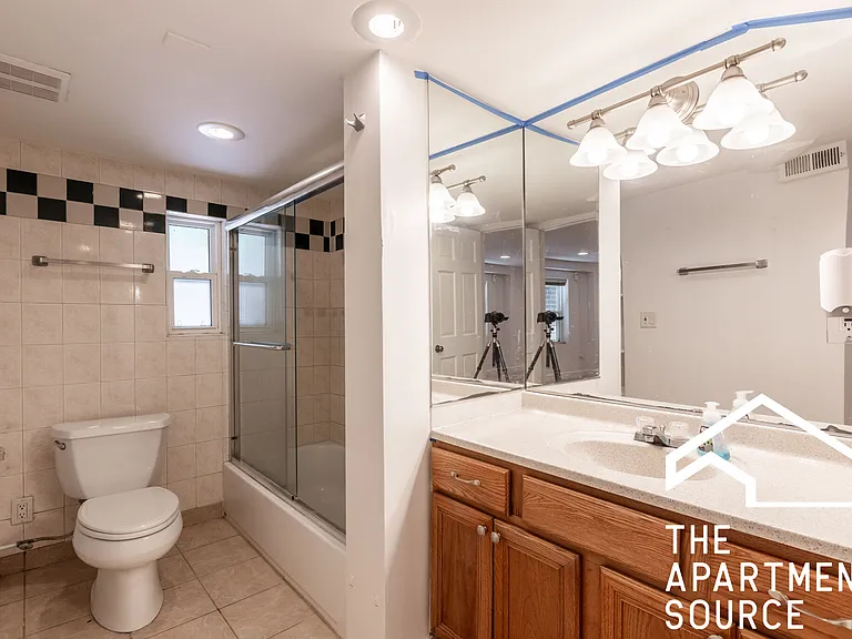 1821 W Cortland St #CH1 — Photo 8