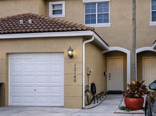 Pelican Pointe, Pembroke Pines, FL 33025